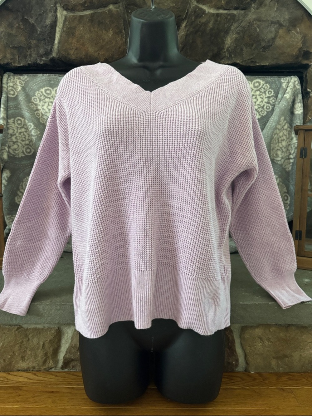 Chaps Light Lavender V-Neck Knit Sweater size Medium.